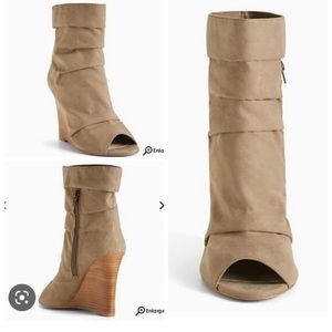 Brand new Torrid peep toe stacked boots